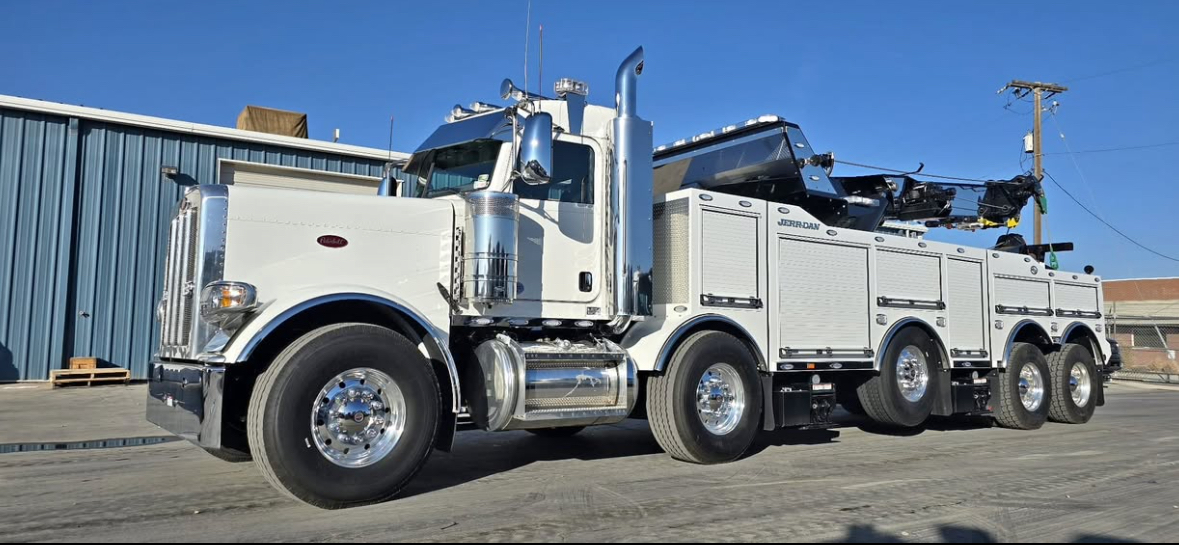 Peterbilt 389 Heavy-Duty Wrecker